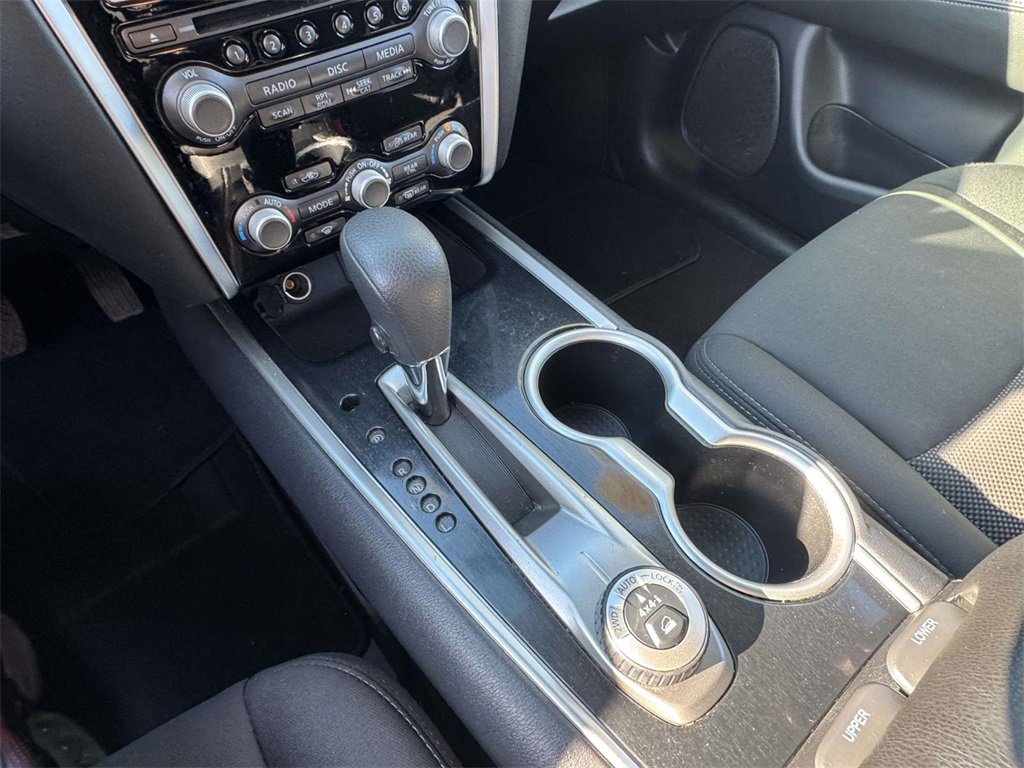 Used 2020 Nissan Pathfinder S image 27