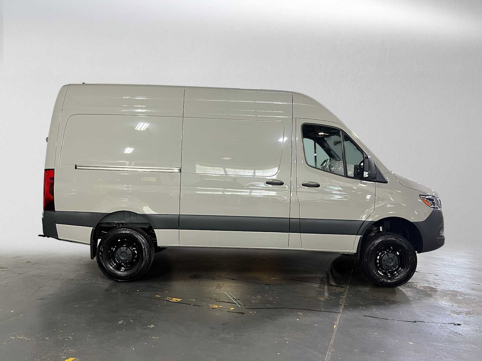 Used 2026 Mercedes-Benz Sprinter 2500 image 2