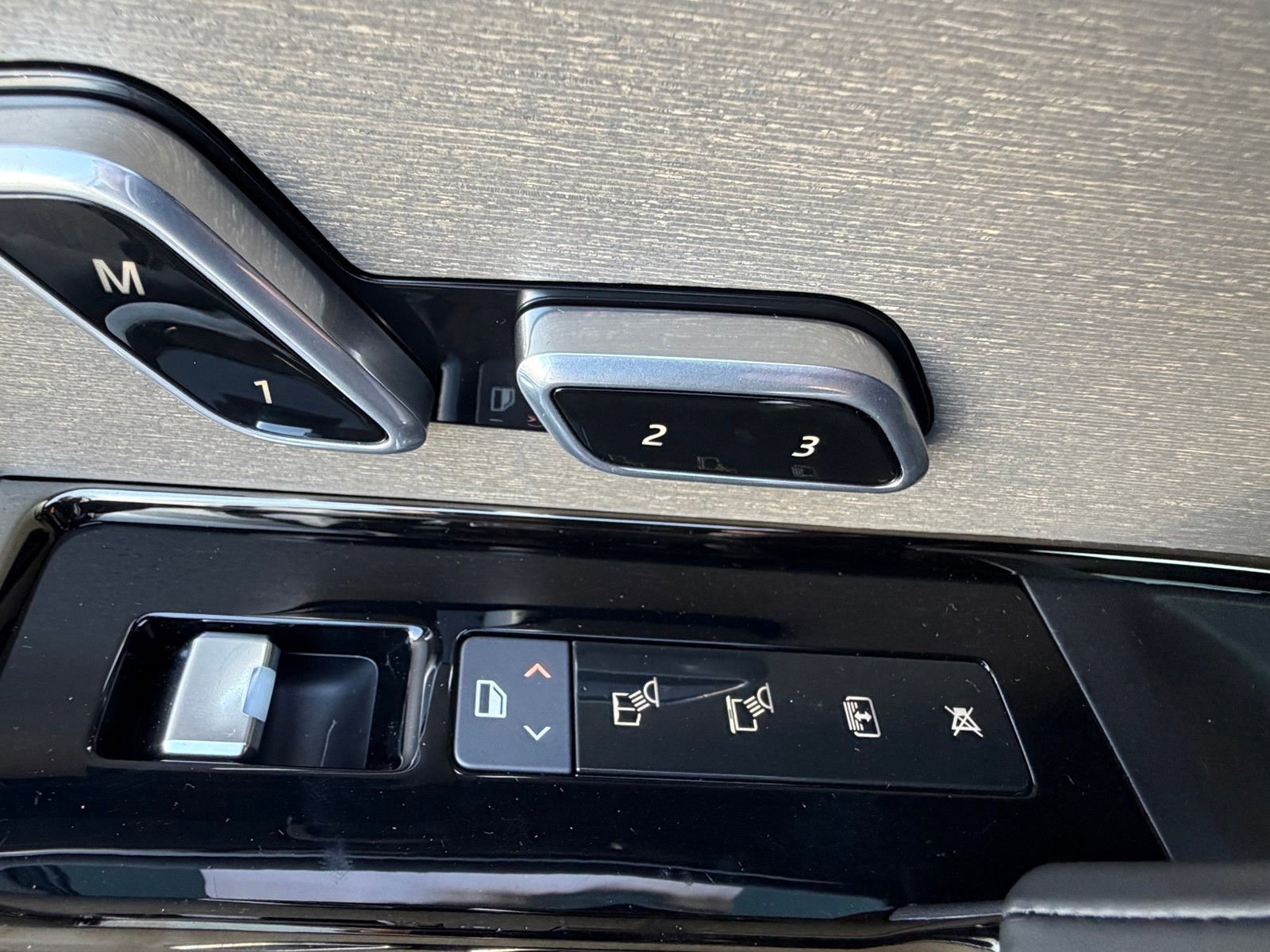 New 2026 Land Rover Range Rover SV image 32