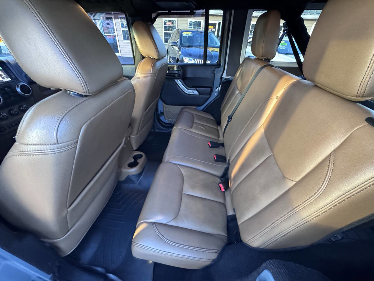 Used 2015 Jeep Wrangler Unlimited Sahara image 35