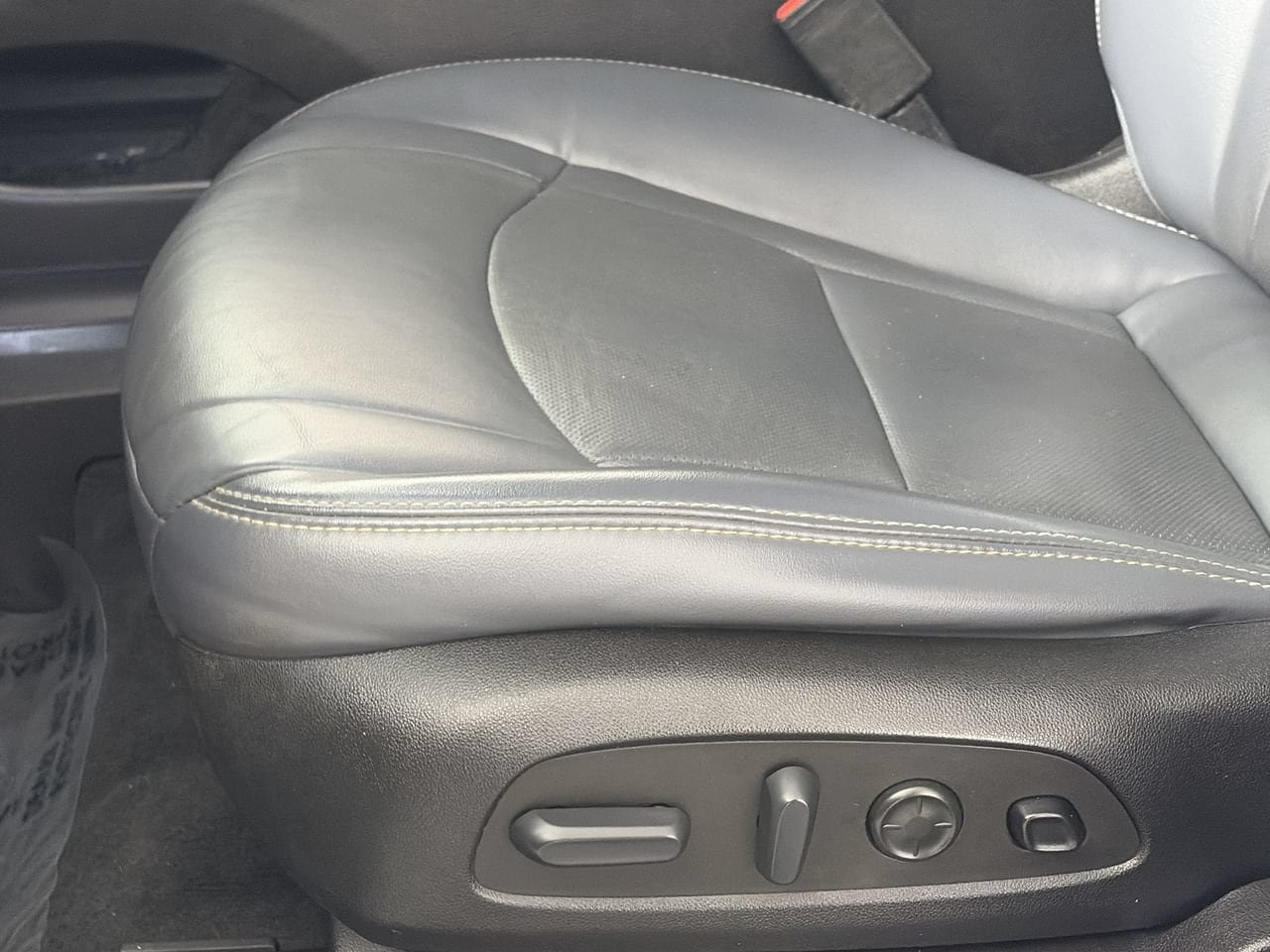 Used 2022 Buick Enclave Premium FWD image 19