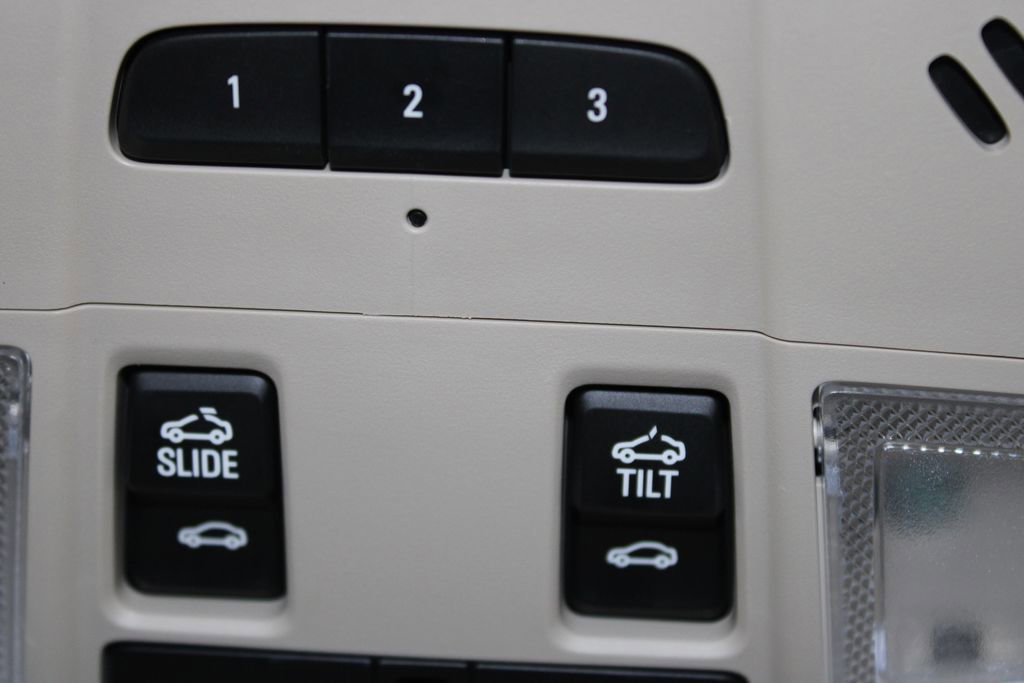 Used 2020 Buick Enclave Premium w/ Sun and Sites Package image 31