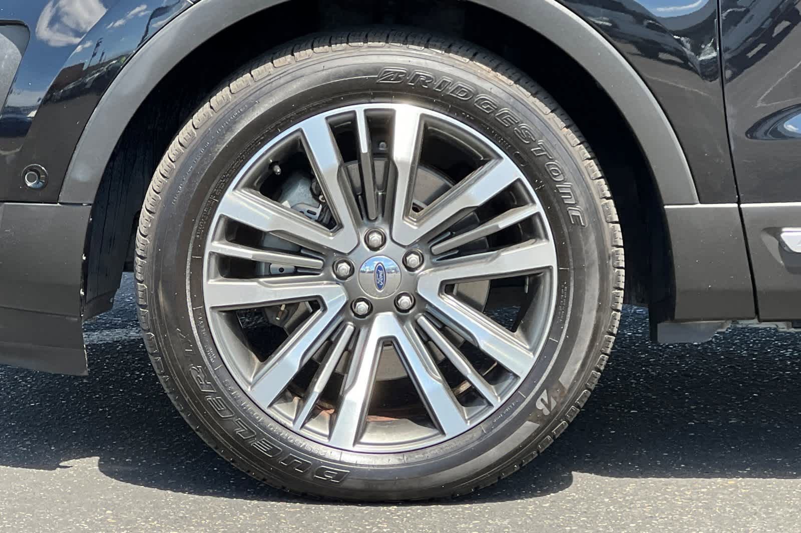 Used 2017 Ford Explorer Platinum image 26