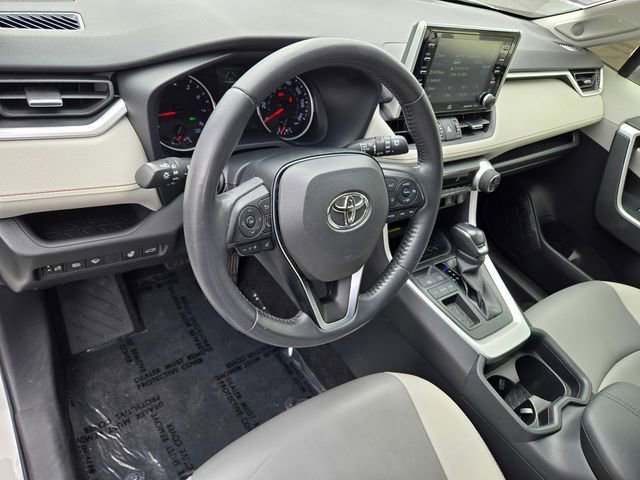 Used 2020 Toyota RAV4 XLE Premium image 13
