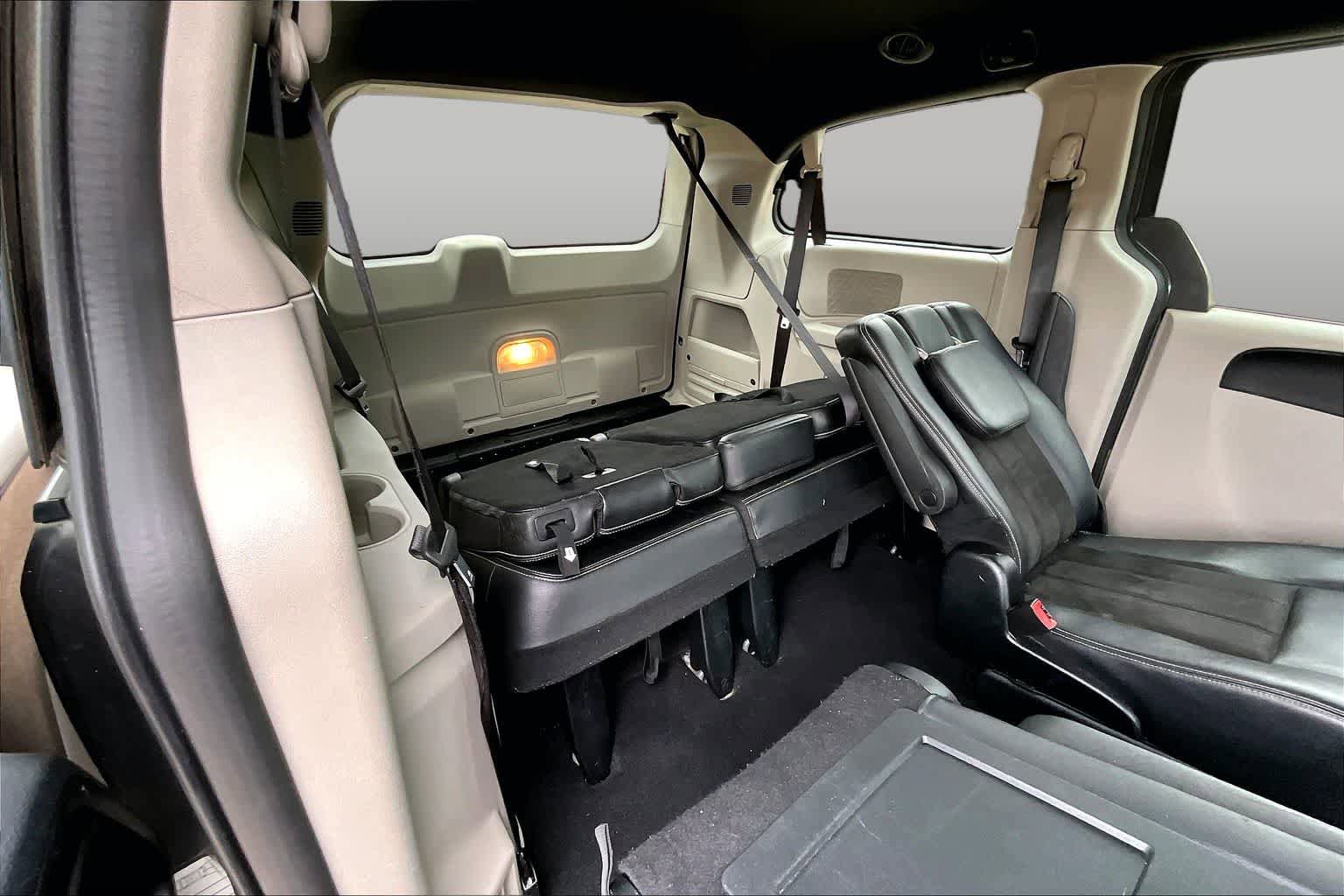 Used 2020 Dodge Grand Caravan SXT FWD image 36