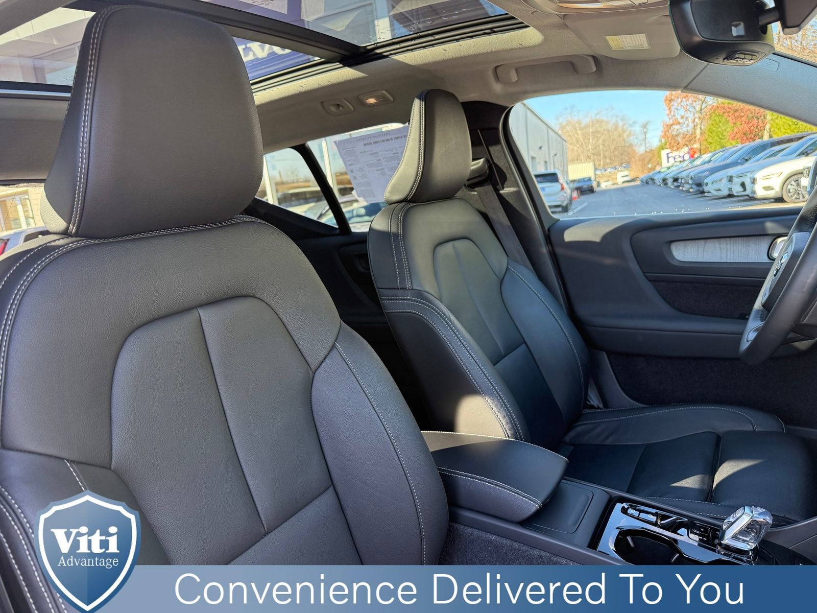 Certified 2024 Volvo XC40 B5 Ultimate w/ Protection Package Premier image 31