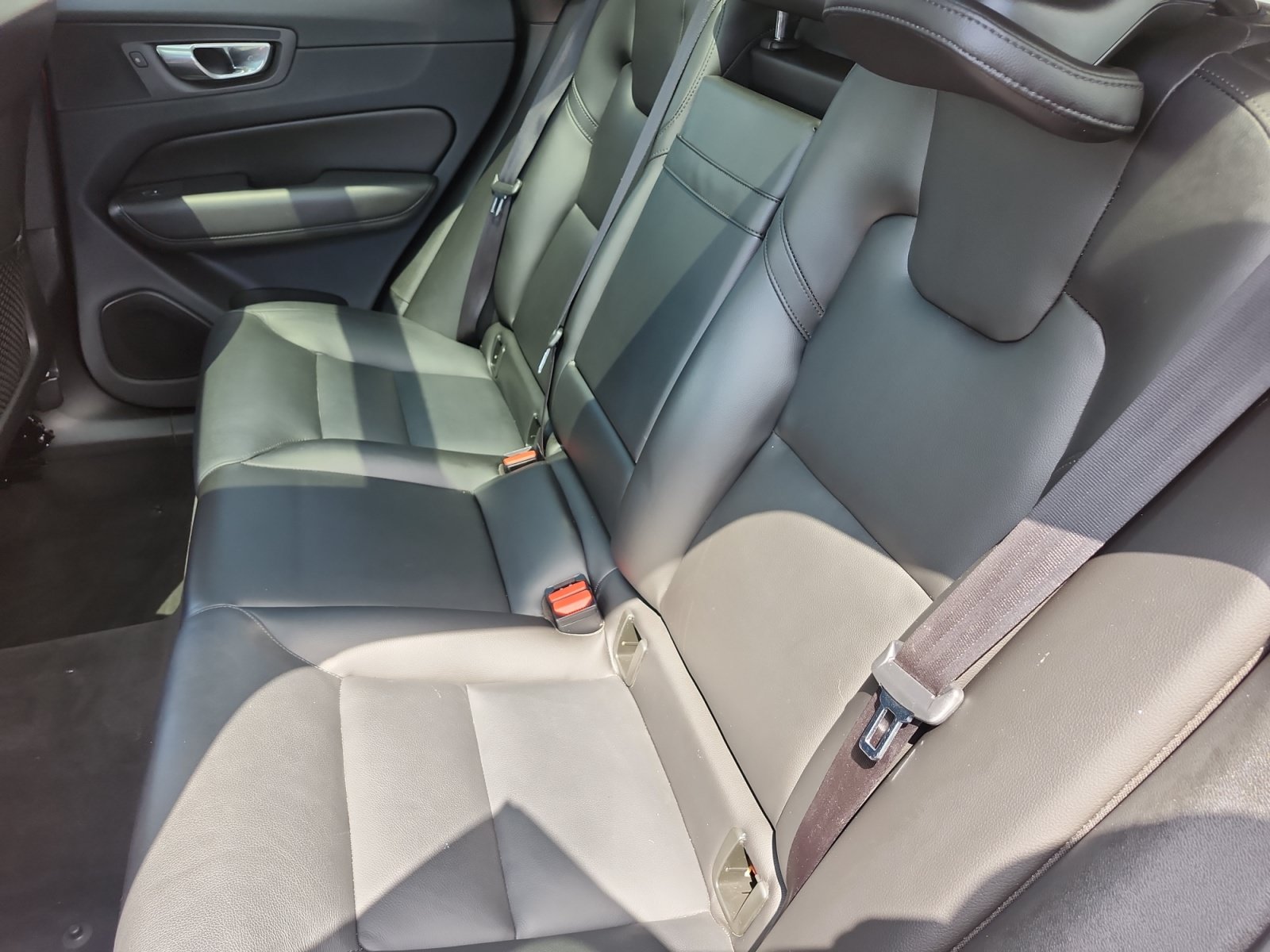 Used 2019 Volvo XC60 T5 Momentum w/ Protection Package AWD/4WD image 13