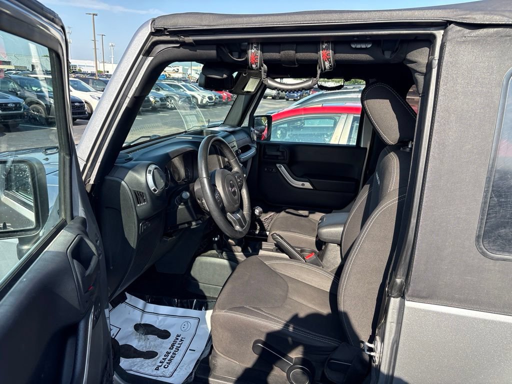 Used 2015 Jeep Wrangler Rubicon w/ Power Convenience Group AWD/4WD image 8