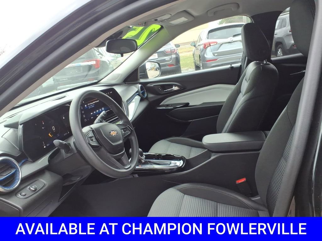 Used 2025 Chevrolet Trax LT image 13