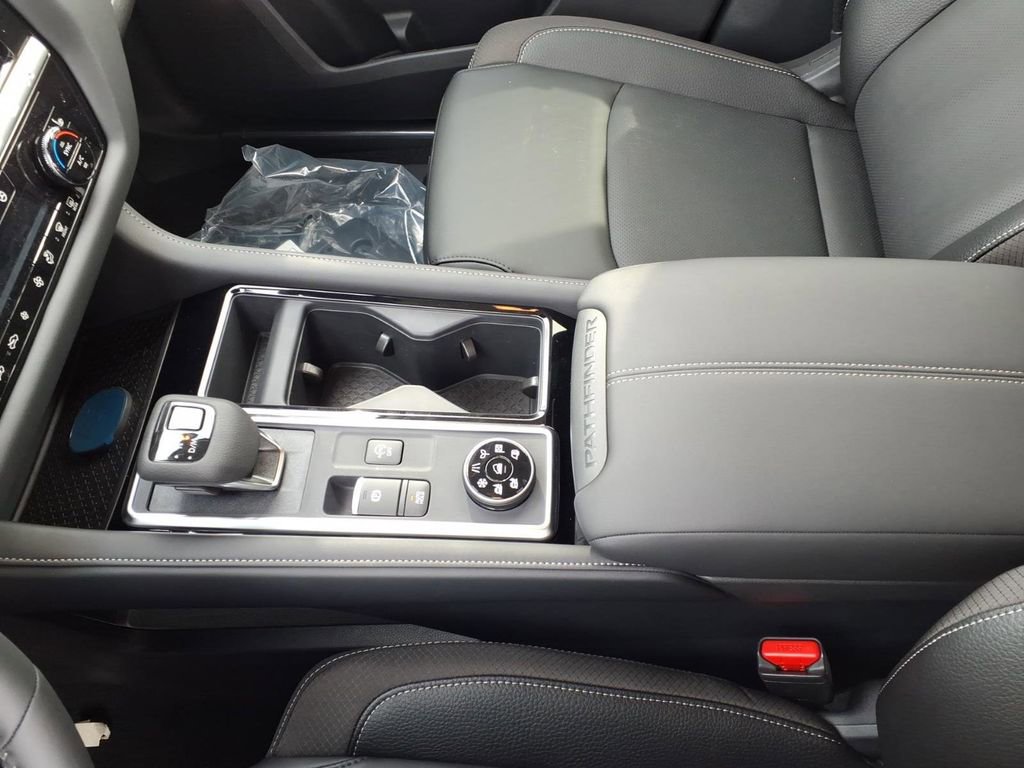 New 2026 Nissan Pathfinder SL image 15