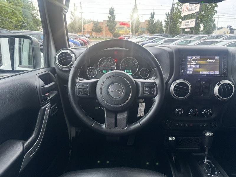 Used 2018 Jeep Wrangler Unlimited Rubicon w/ Connectivity Group AWD/4WD image 13