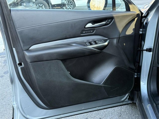 Used 2024 Cadillac XT4 Premium Luxury image 8