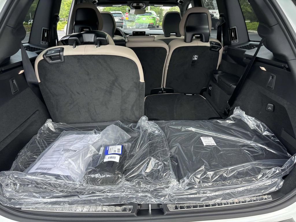New 2026 Volvo XC90 T8 Plus w/ Protection Package Premier image 9