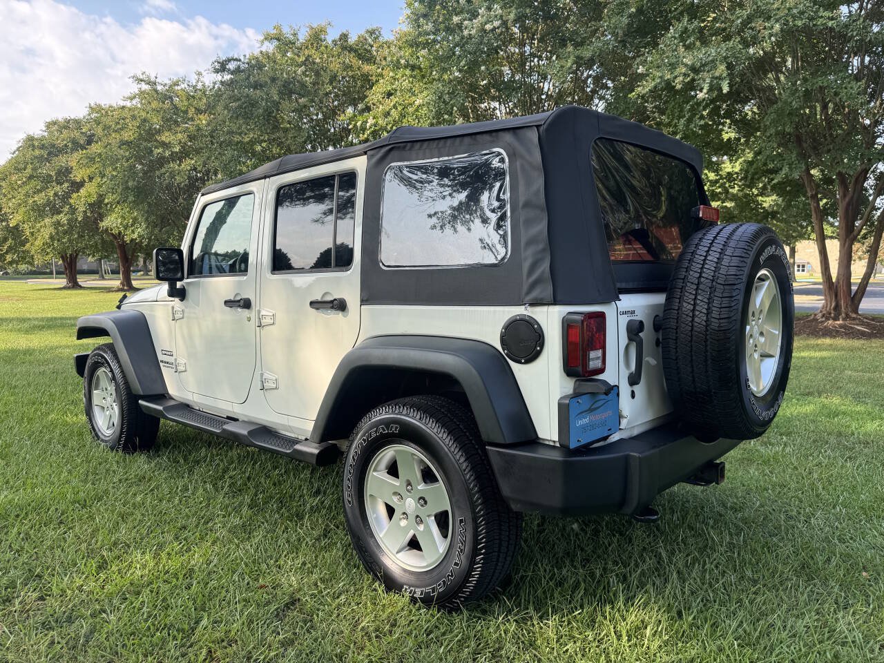 Used 2010 Jeep Wrangler Unlimited Sport AWD/4WD image 8
