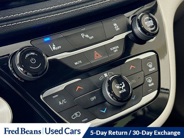 Used 2024 Chrysler Pacifica Limited FWD image 23