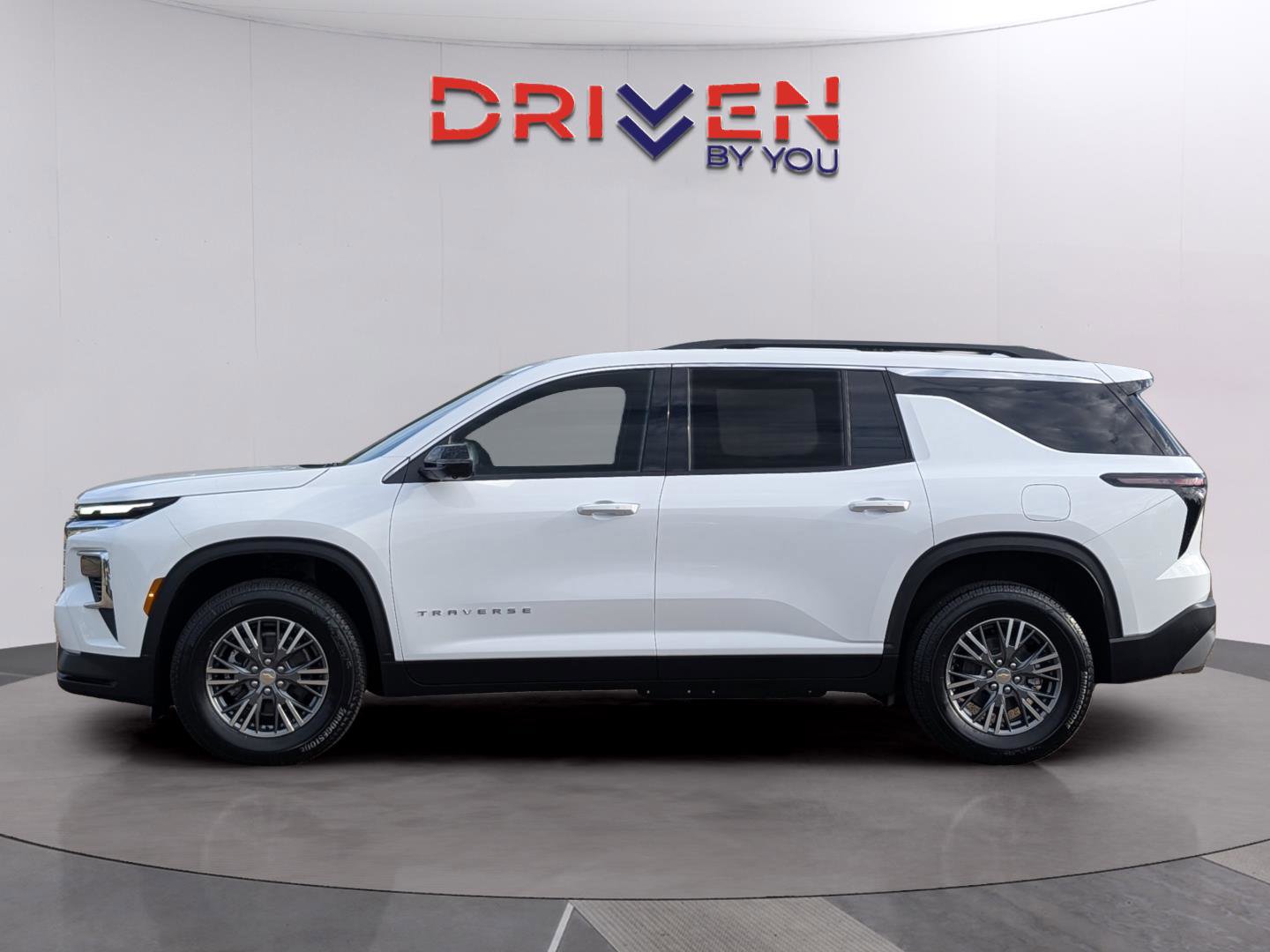 New 2026 Chevrolet Traverse LT w/ Driver Confidence Package FWD image 2