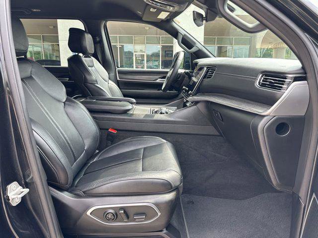 Certified 2024 Jeep Wagoneer Series II w/ Flexible Seating Group RWD image 50
