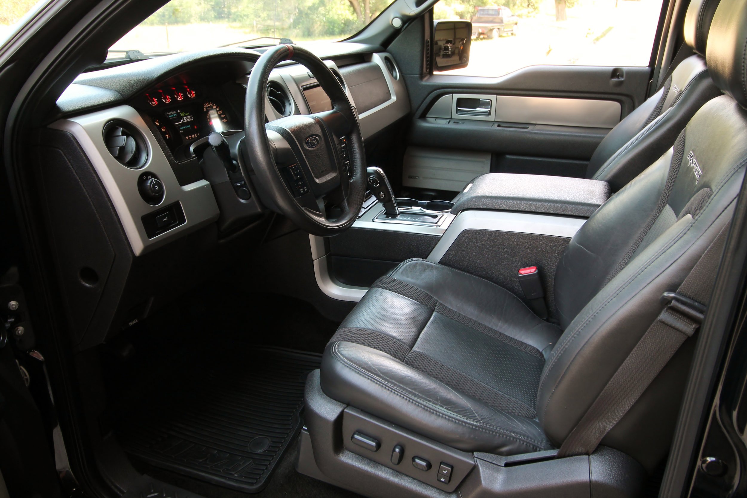 Used 2014 Ford F150 Raptor w/ Equipment Group 801A Luxury AWD/4WD image 20