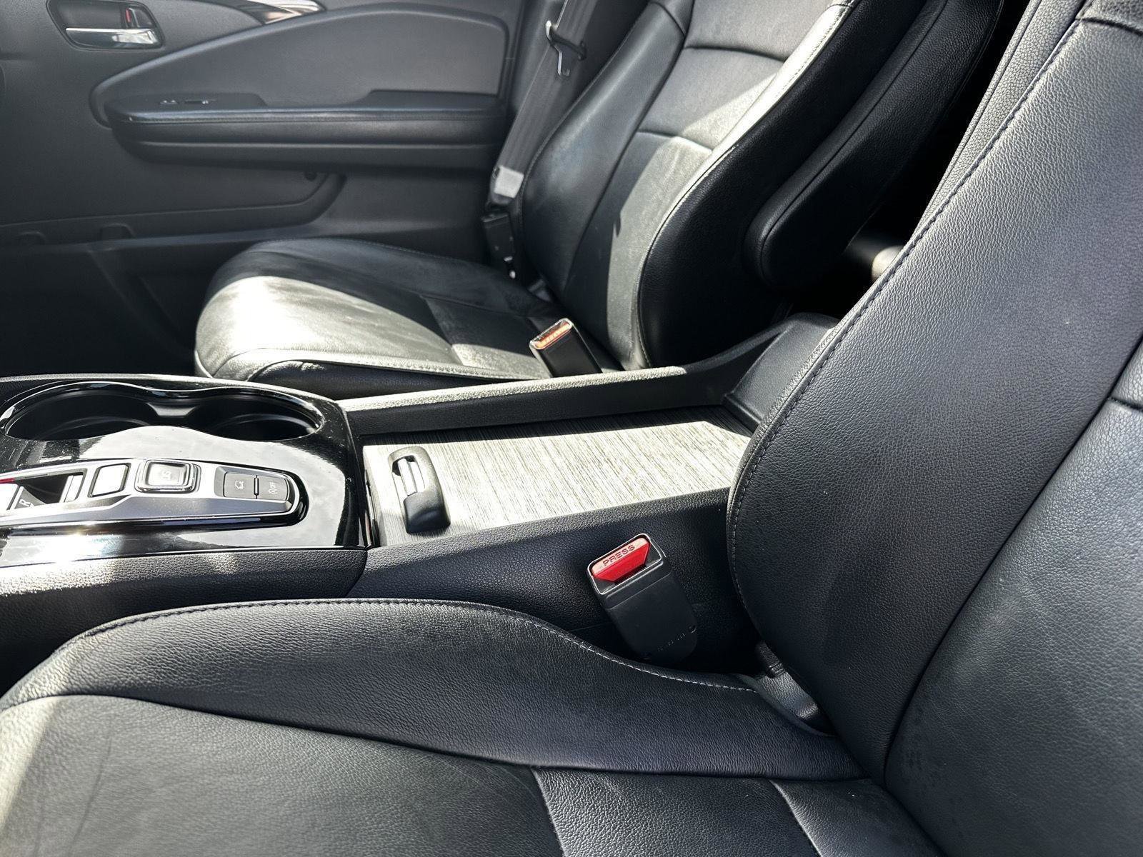 Certified 2017 Honda Pilot Touring image 26