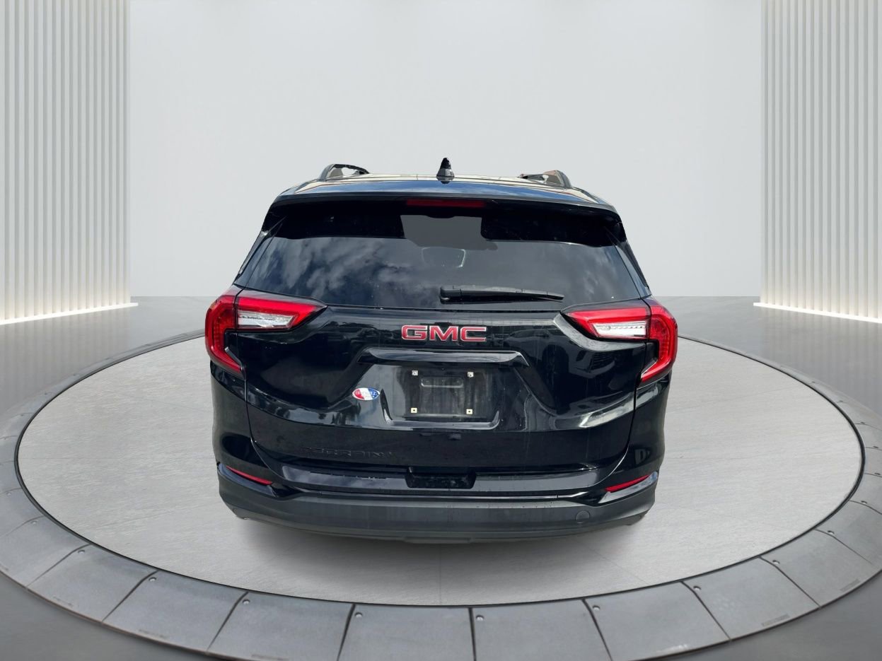 Used 2022 GMC Terrain SLE w/ Elevation Edition image 7