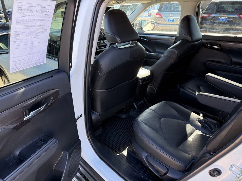 Used 2022 Toyota Highlander Platinum AWD/4WD image 13