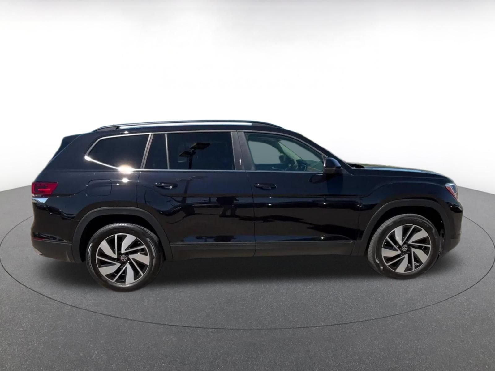 Used 2026 Volkswagen Atlas SE FWD image 16