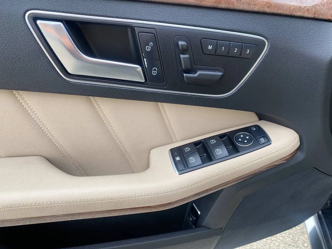 Used 2013 Mercedes-Benz E 350 4MATIC Wagon image 9