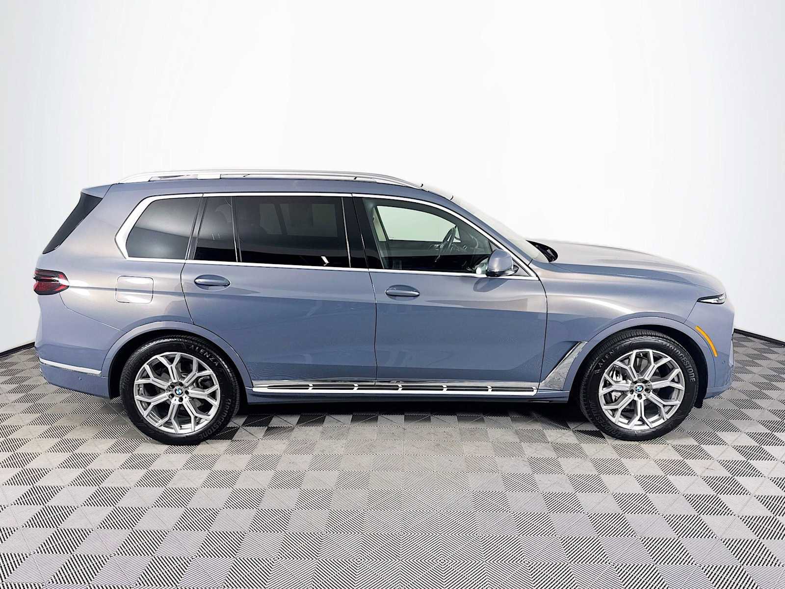Used 2025 BMW X7 xDrive40i image 4