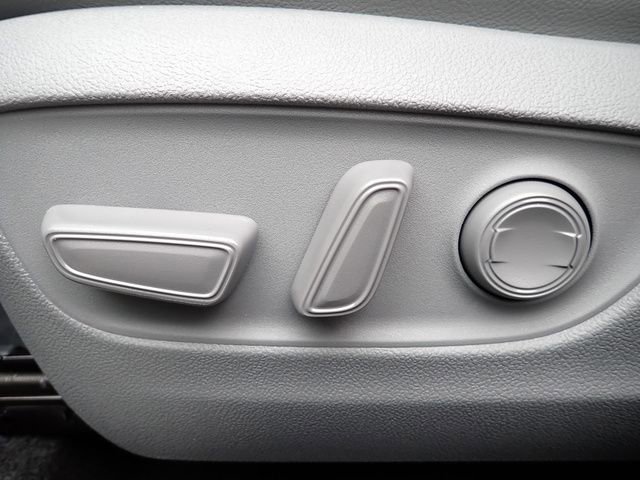 New 2026 Toyota Highlander Platinum image 16