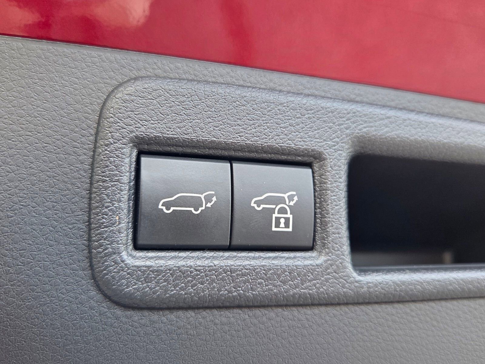 Used 2024 Toyota Venza LE image 13