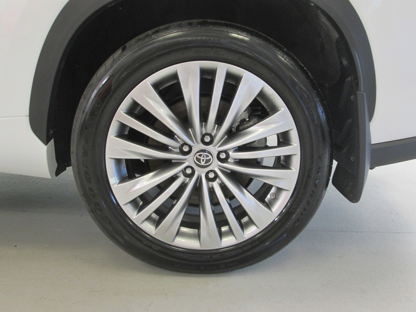Used 2023 Toyota Highlander Platinum AWD/4WD image 32
