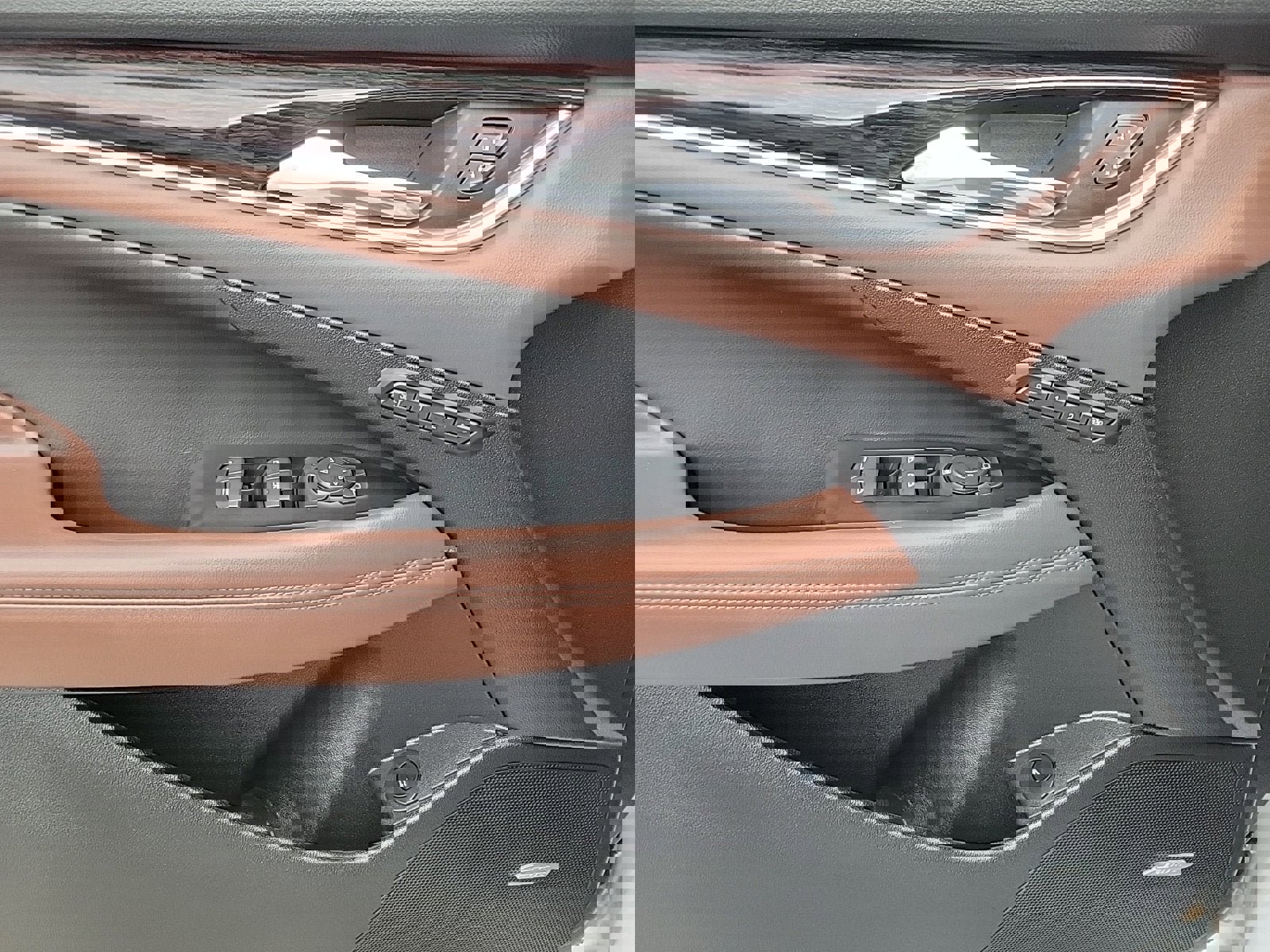 Used 2019 Buick LaCrosse Avenir w/ Driver Confidence Package II image 18