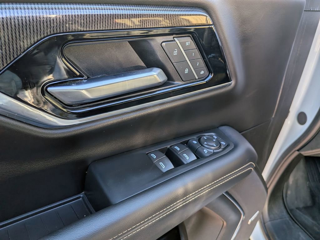 Certified 2025 GMC Yukon XL Elevation image 12