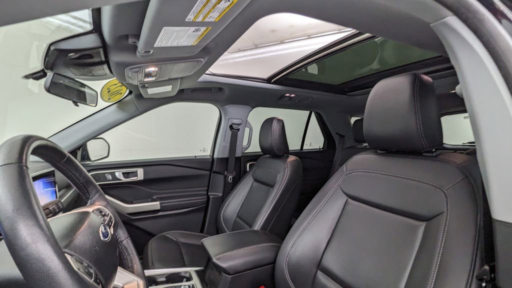 Certified 2023 Ford Explorer XLT w/ Equipment Group 202A image 3