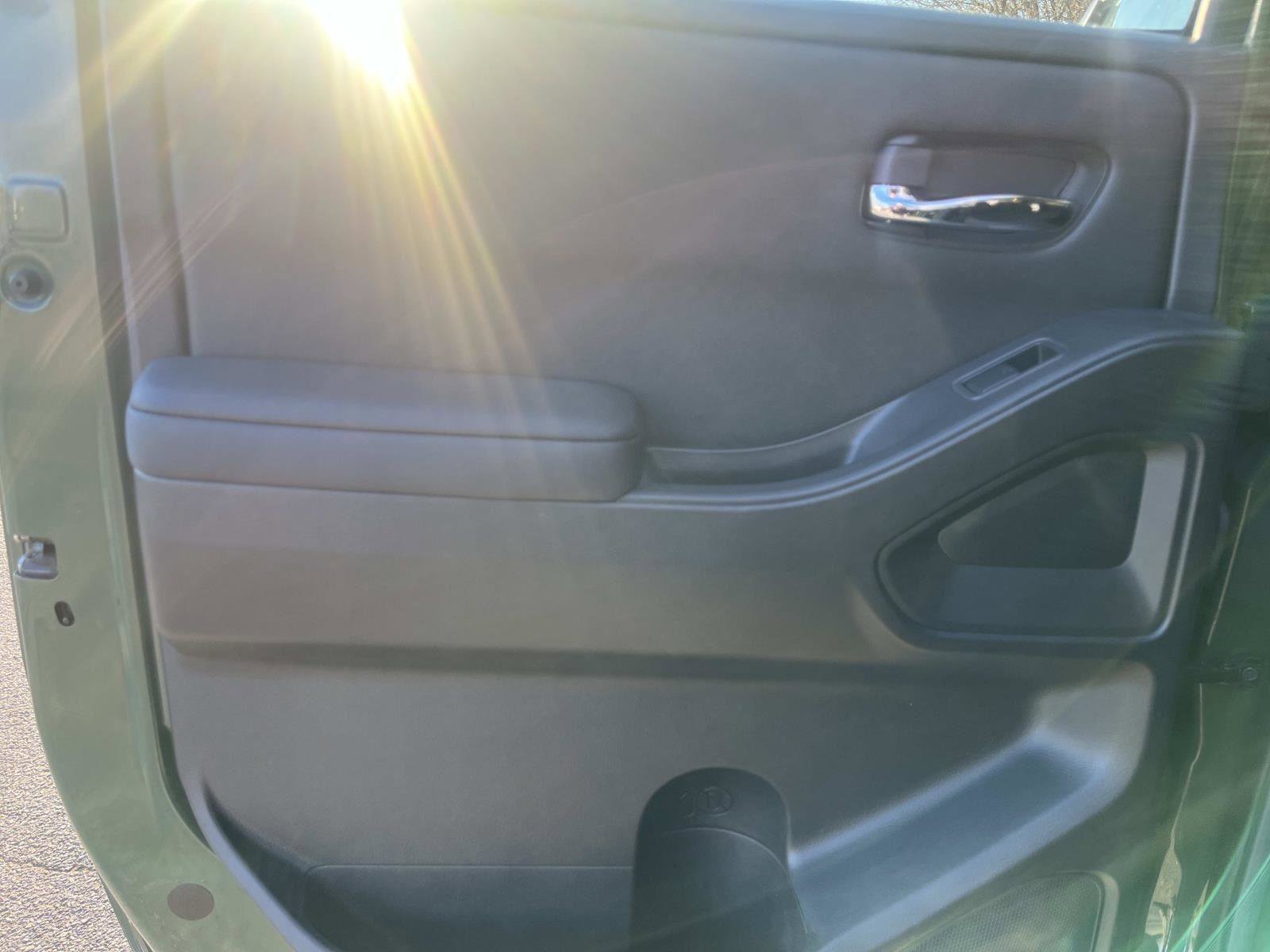 Used 2023 Nissan Frontier SV w/ Tow Package image 11