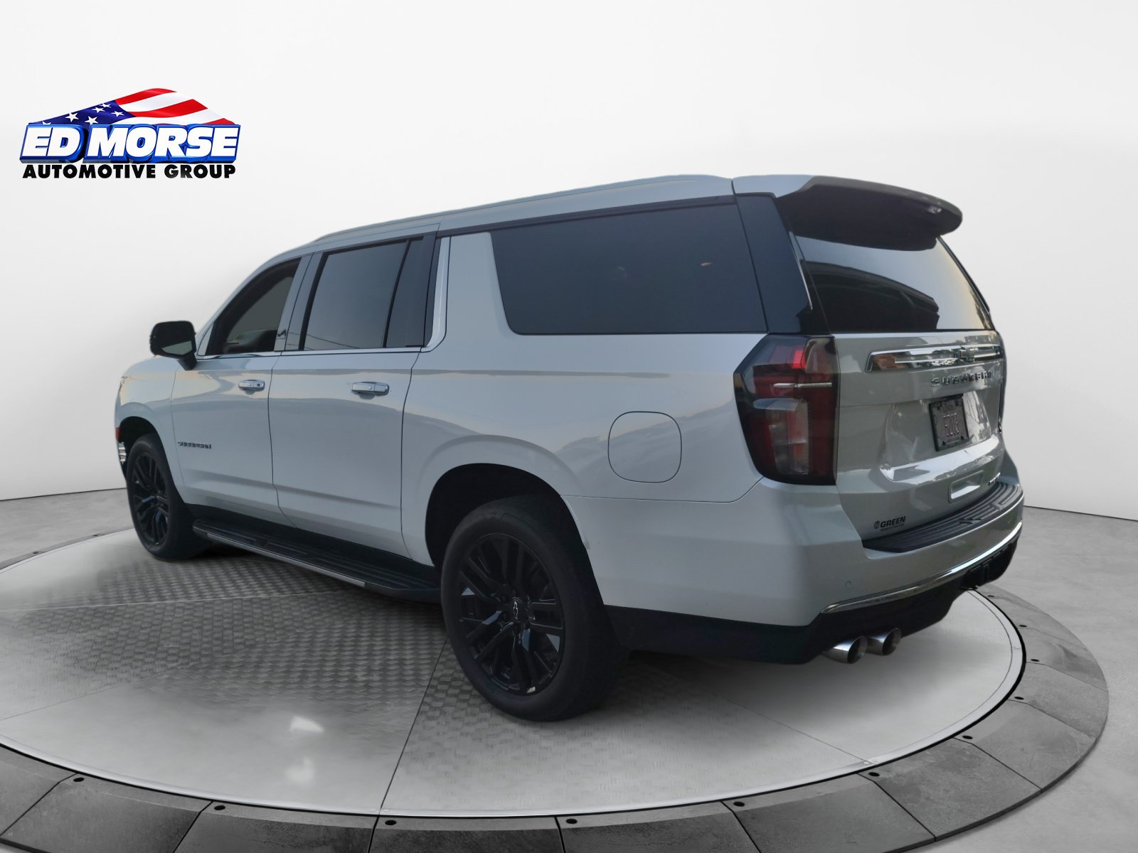 Certified 2023 Chevrolet Suburban Premier AWD/4WD image 3