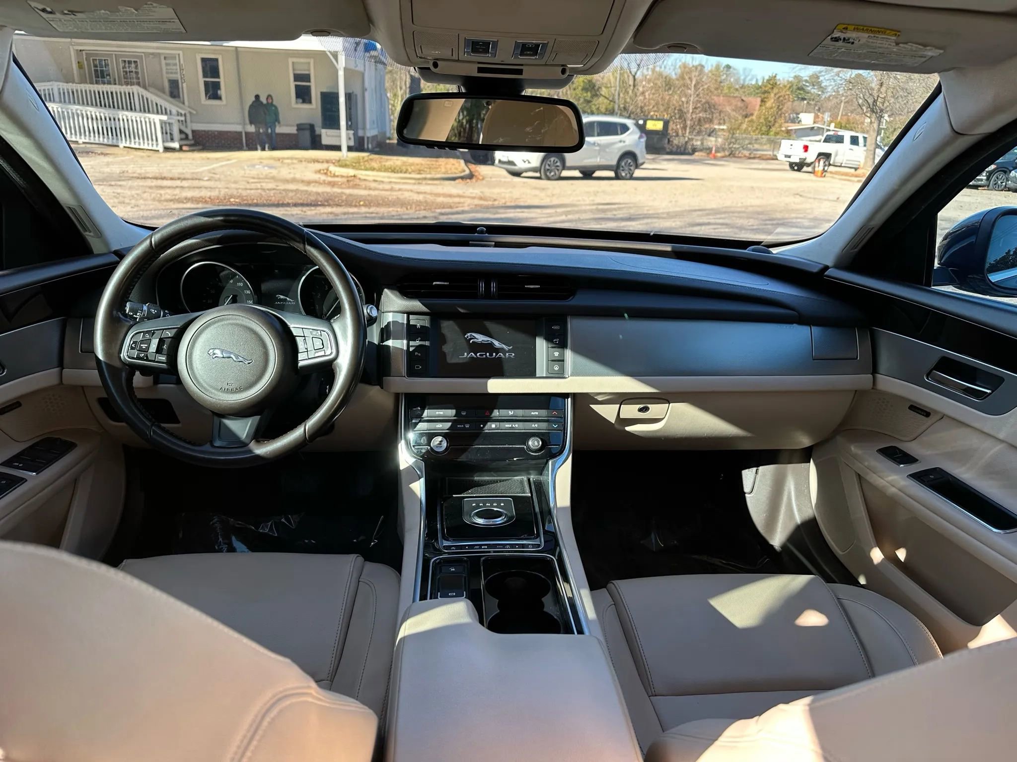 Used 2017 Jaguar XF Premium image 20