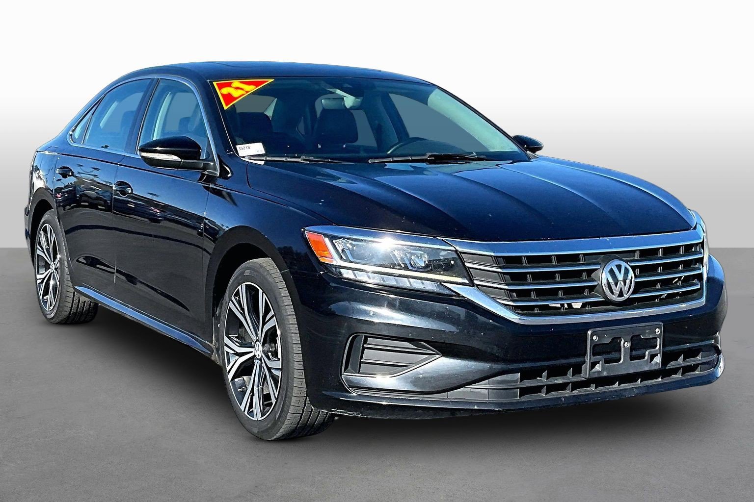 Used 2021 Volkswagen Passat 2.0T SE FWD image 10