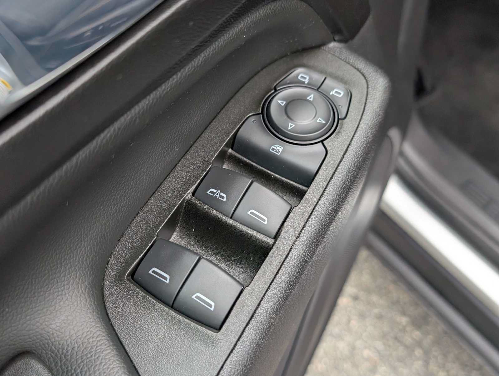 Used 2021 Chevrolet Equinox LT FWD image 11