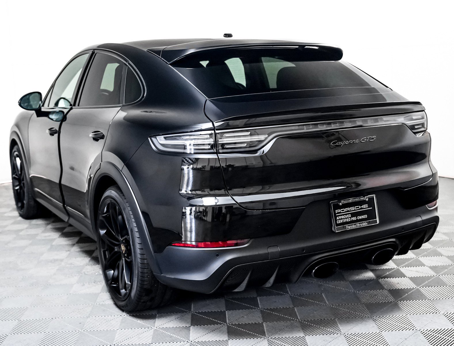 Certified 2023 Porsche Cayenne GTS image 3