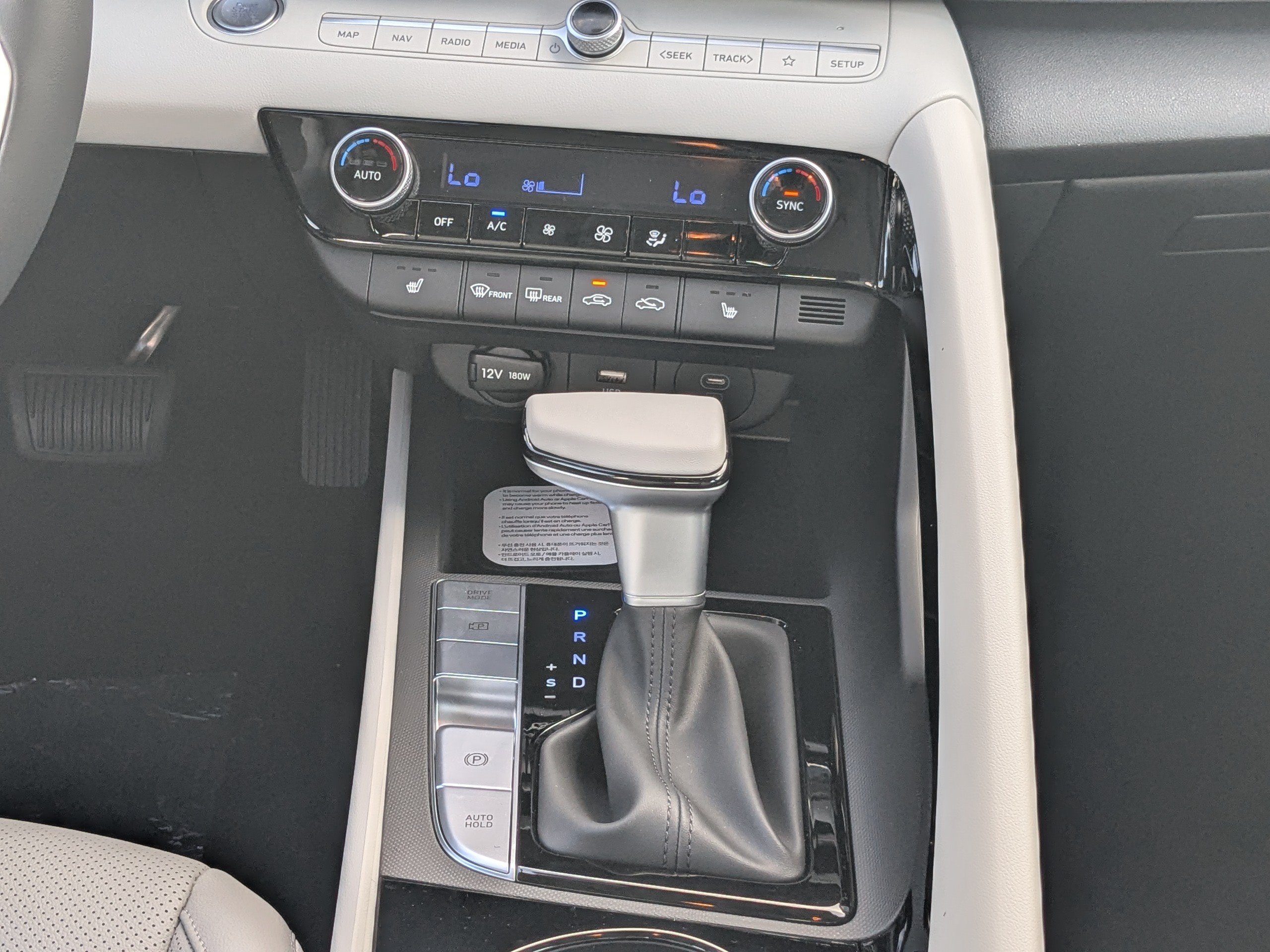 New 2026 Hyundai Elantra Limited FWD image 18