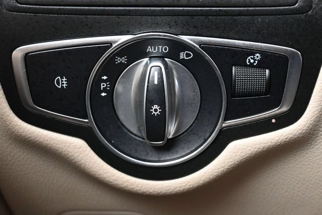 Used 2021 Mercedes-Benz GLC 300 w/ Premium Package image 24