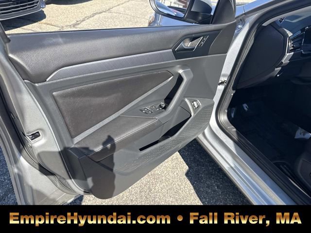 Used 2024 Volkswagen Jetta SE image 17