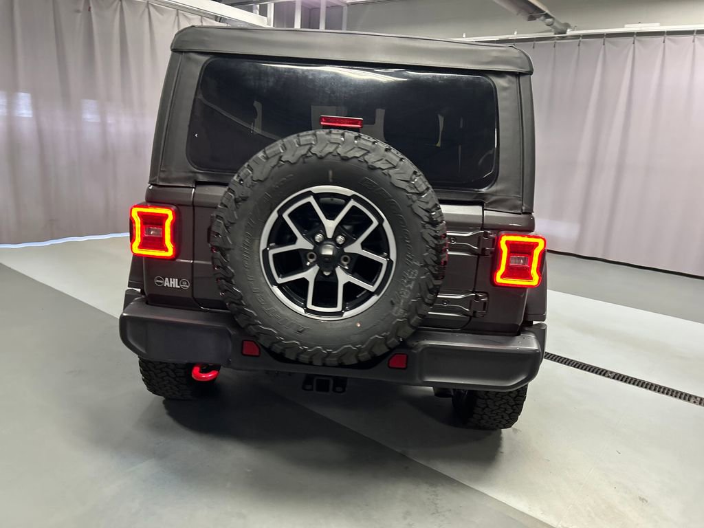 Used 2025 Jeep Wrangler Rubicon w/ Convenience Group AWD/4WD image 6
