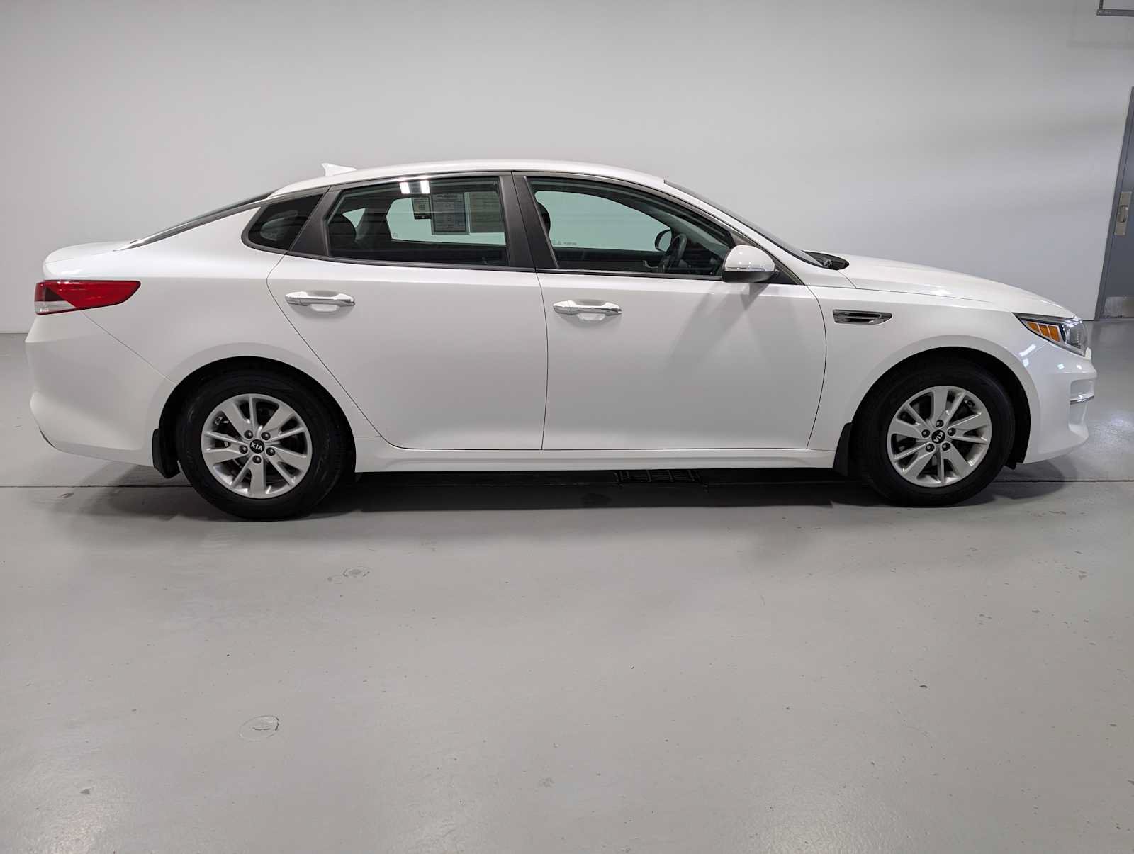 Used 2016 Kia Optima LX FWD image 6