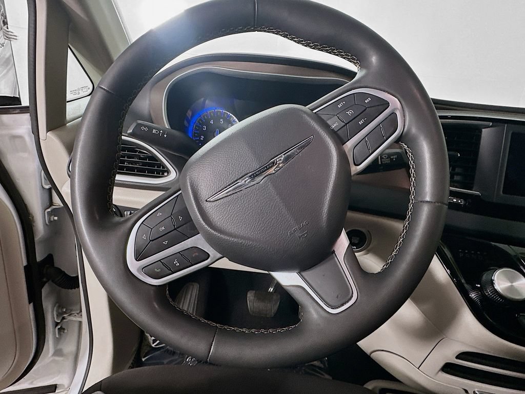 Certified 2023 Chrysler Voyager LX FWD image 18