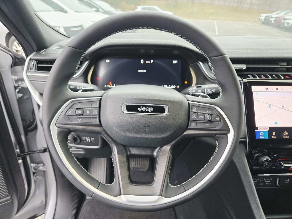 New 2025 Jeep Grand Cherokee Limited w/ Black Appearance Package image 18
