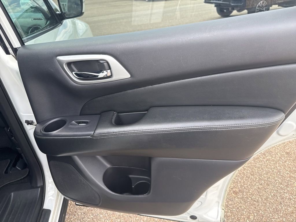 Used 2018 Nissan Pathfinder SV AWD/4WD image 29