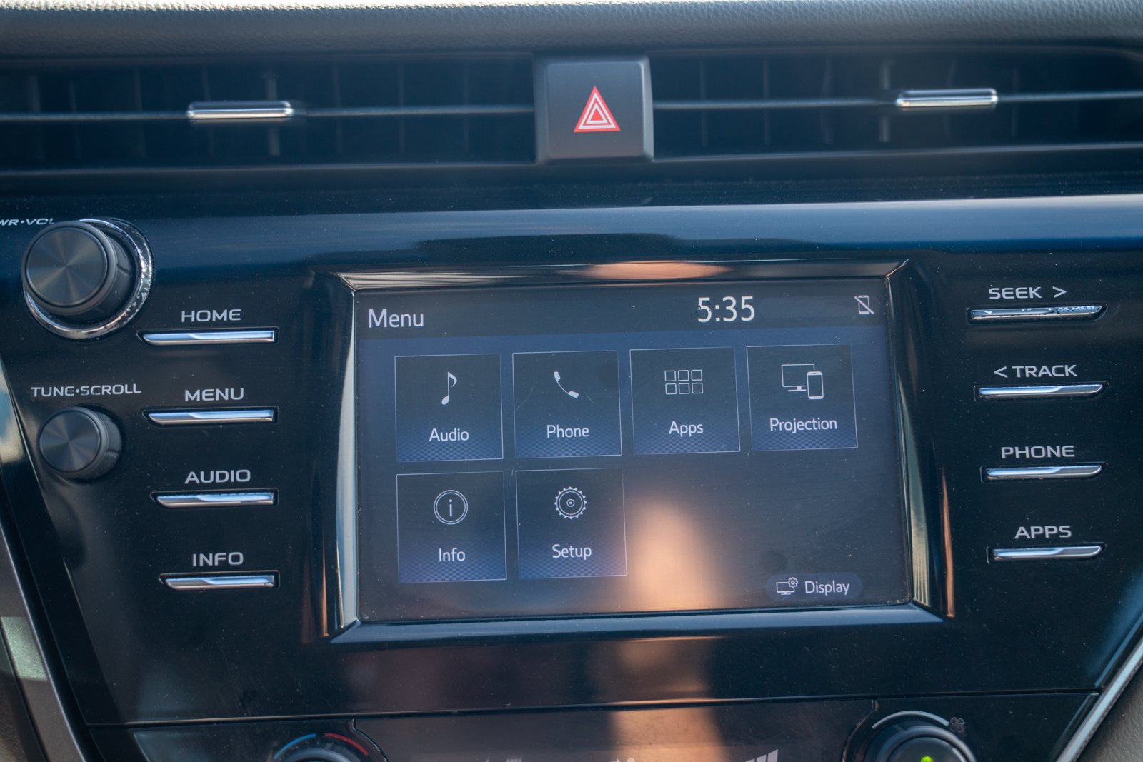 Used 2018 Toyota Camry SE w/ Convenience Package FWD image 14