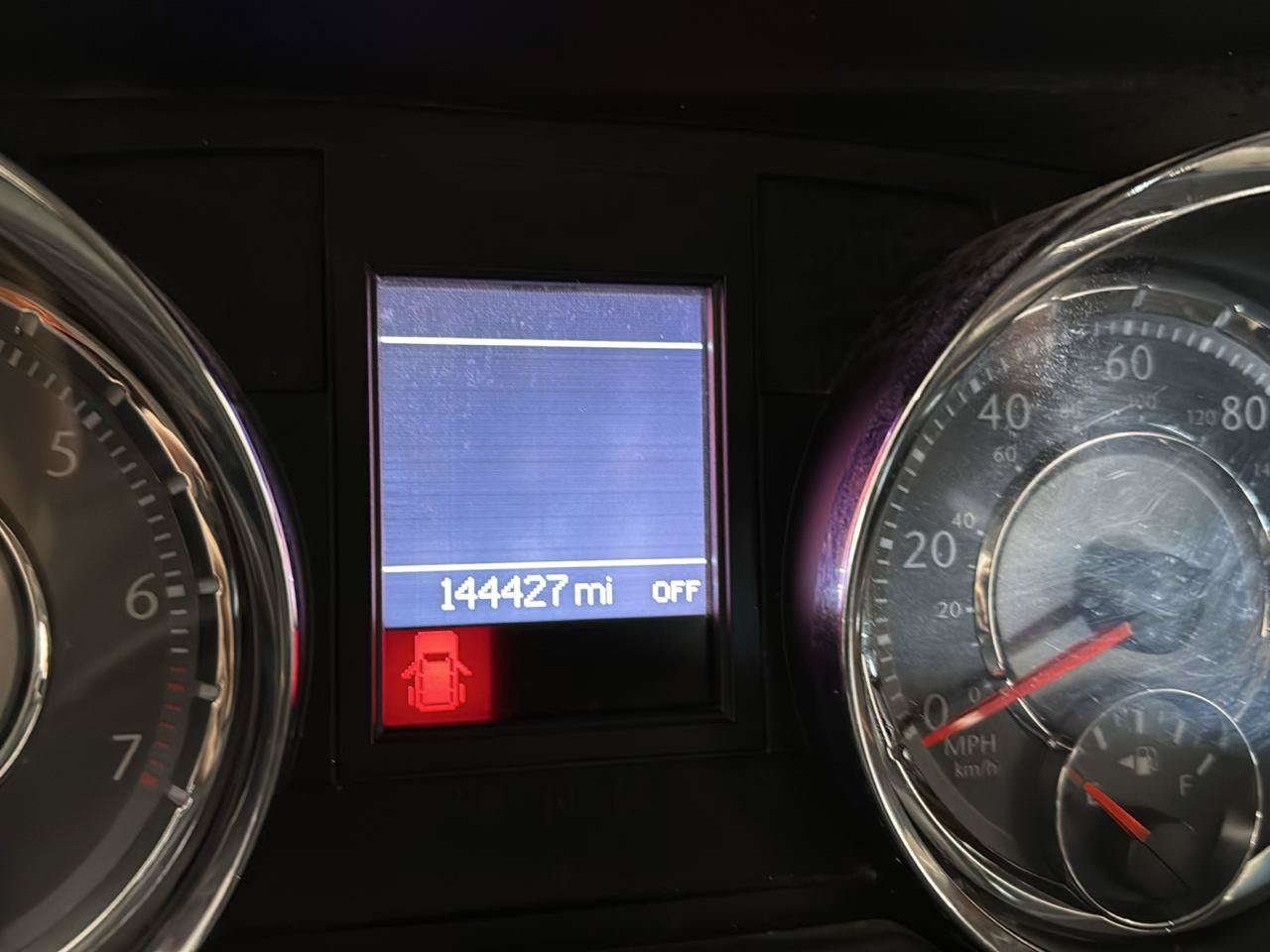 Used 2015 Chrysler Town & Country Touring FWD image 7